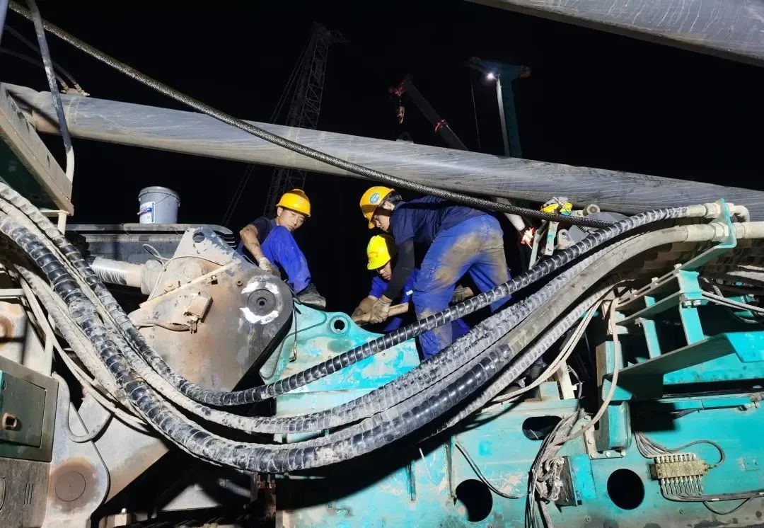 “创造施工奇迹!”他们和山河智能“超级桩备”一起助建燕矶长江大桥